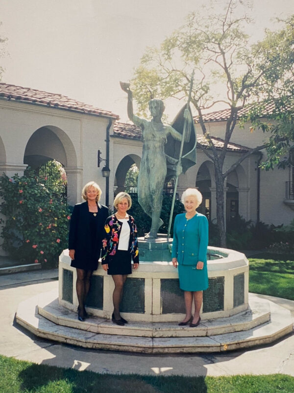 Ebell Fountain daugthers of model Juliet Butts with Gloria Carroll 2000